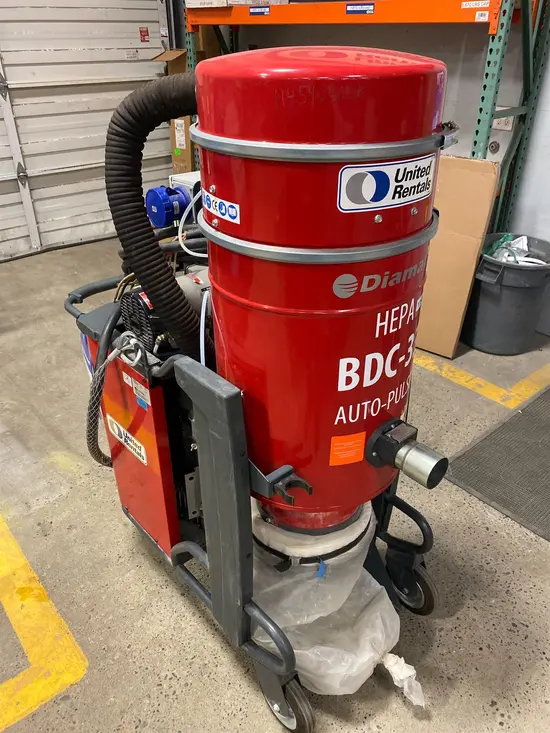 2022 Husqvarna BDC-33-230V Vacuum