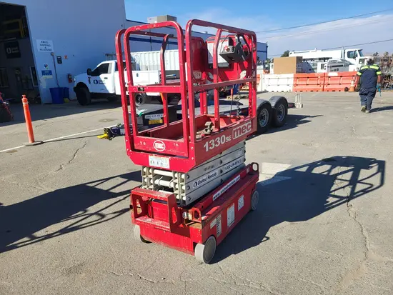 2018 MEC 1330SE Scissor Lift