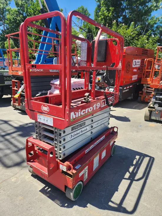 2019 MEC MICRO 19 Scissor Lift