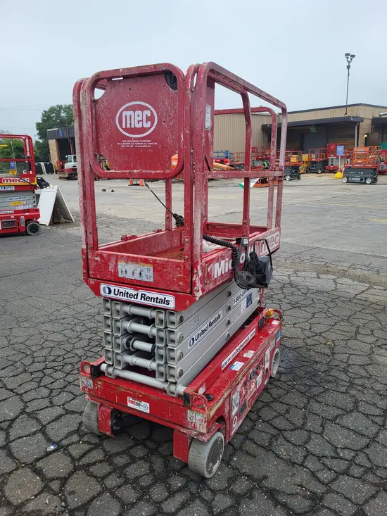 2018 MEC MICRO 19 Scissor Lift