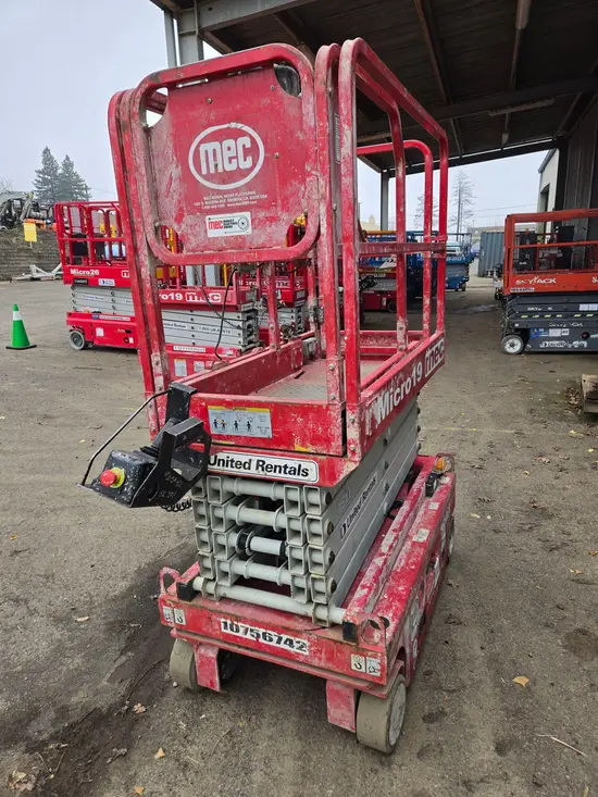 2018 MEC MICRO 19 Scissor Lift