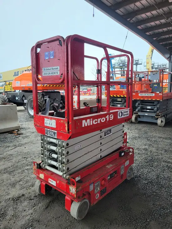 2018 MEC MICRO 19 Scissor Lift