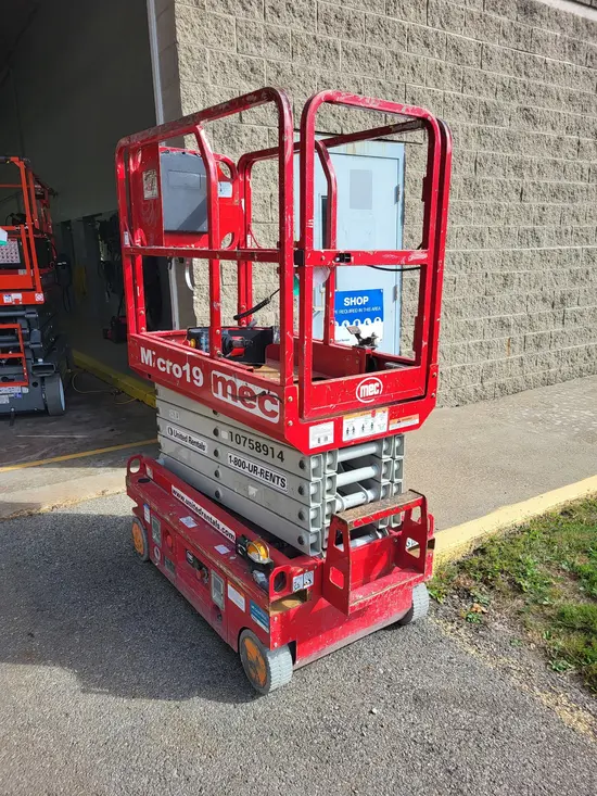 2018 MEC MICRO 19 Scissor Lift