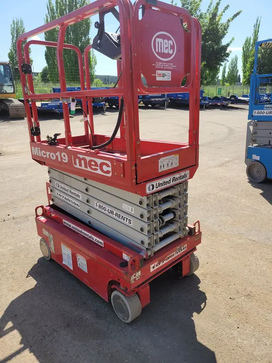 2018 MEC MICRO 19 Scissor Lift