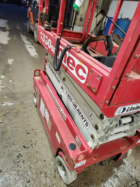 2018 MEC 1330SE Scissor Lift