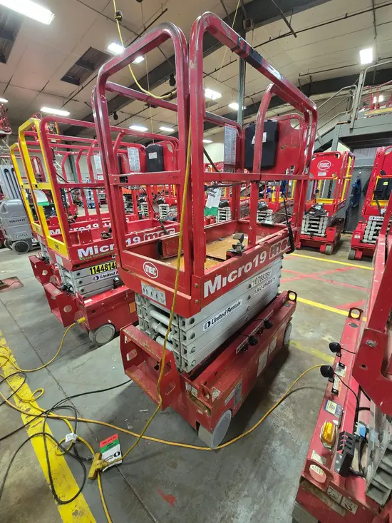 2018 MEC MICRO 19 Scissor Lift