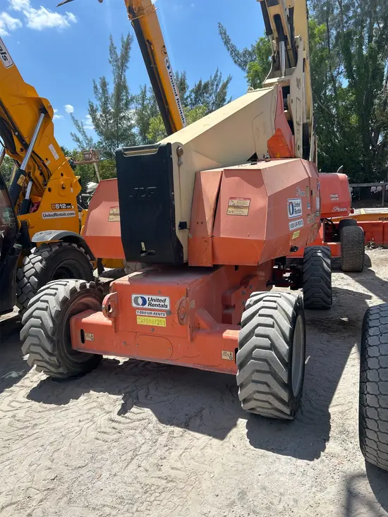 2017 JLG 800AJ Articulating Boom Lift