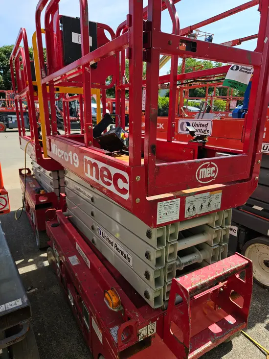 2018 MEC MICRO 19 Scissor Lift