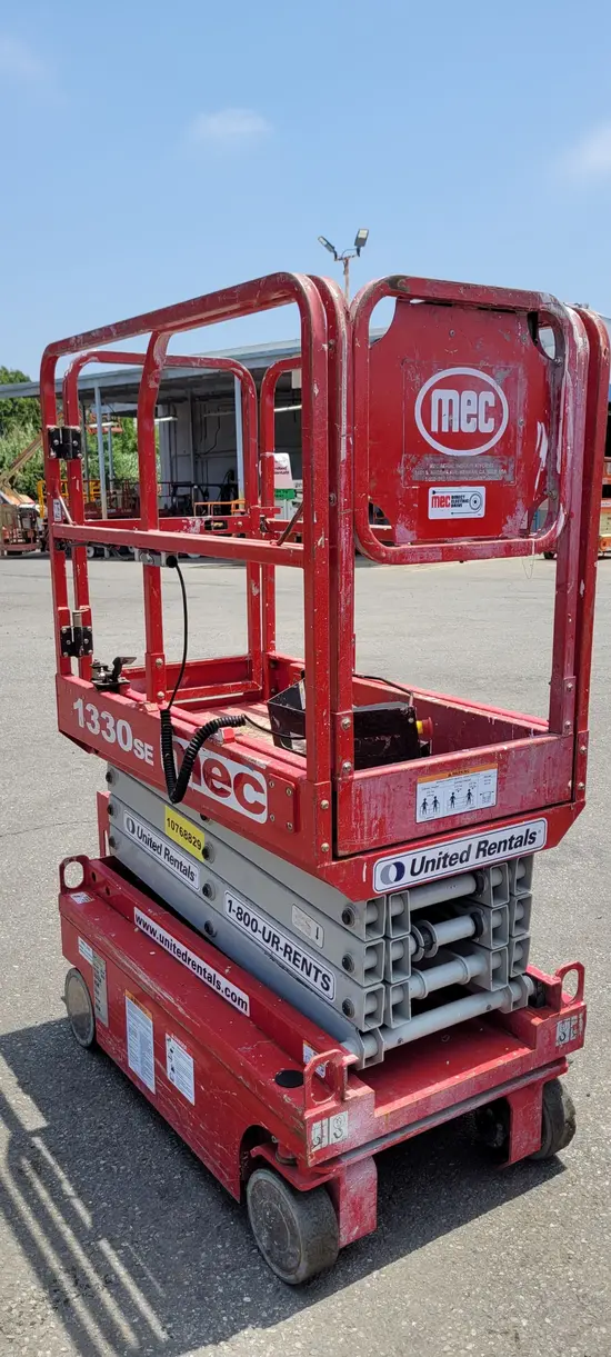 2018 MEC 1330SE Scissor Lift