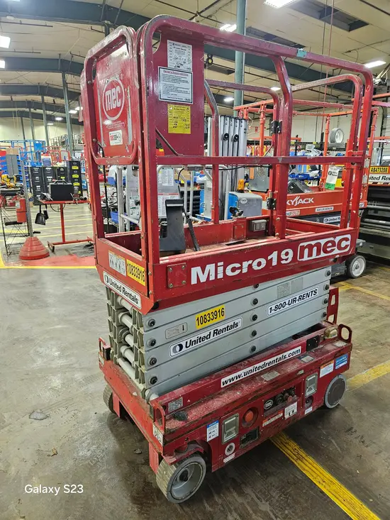 2018 MEC MICRO 19 Scissor Lift