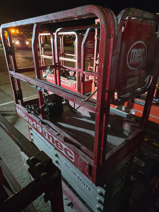 2019 MEC MICRO 19 Scissor Lift