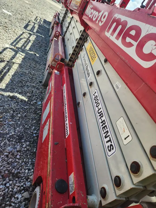2018 MEC MICRO 19 Scissor Lift