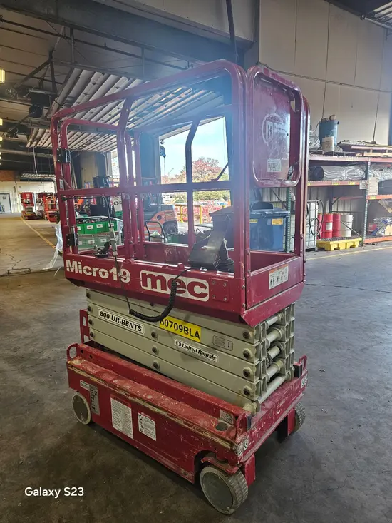 2018 MEC MICRO 19 Scissor Lift