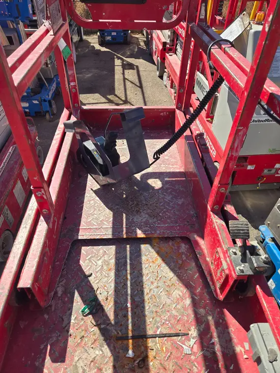 2018 MEC MICRO 19 Scissor Lift
