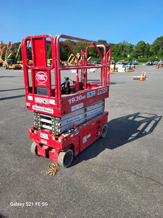 2018 MEC 1930SE Scissor Lift
