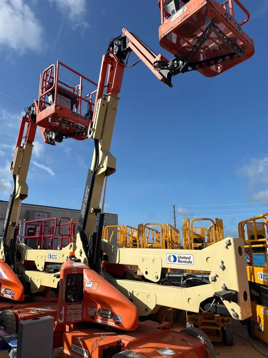 2017 JLG E400AJPN Articulating Boom Lift