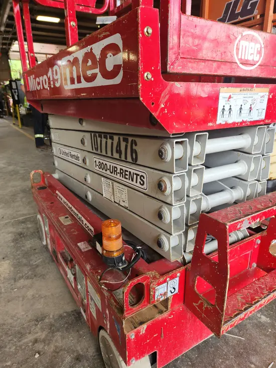 2018 MEC MICRO 19 Scissor Lift