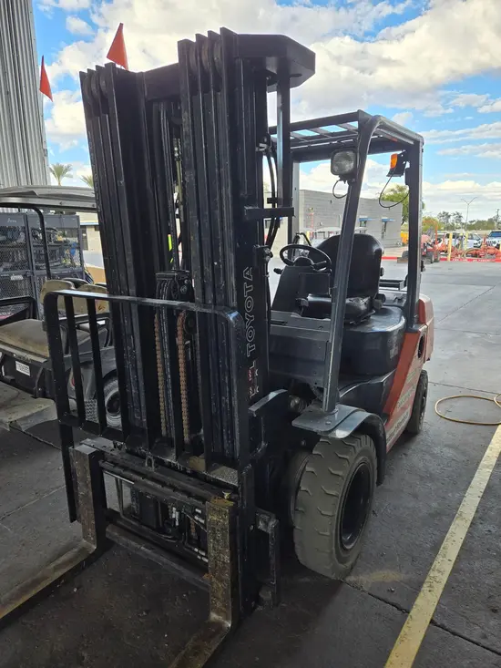 2019 Toyota 8FGU25 Warehouse Forklift