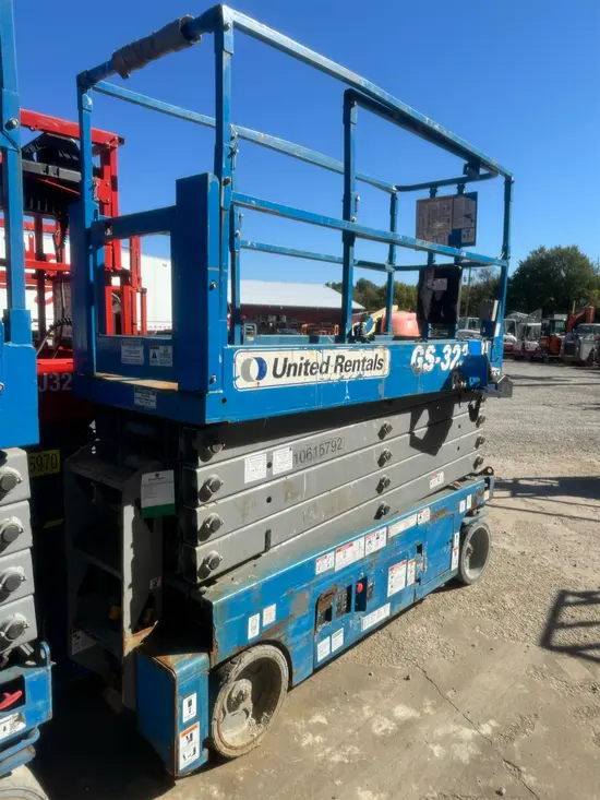 2017 Genie GS-3232 Scissor Lift