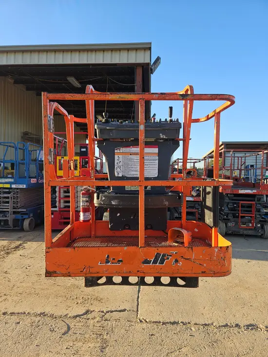 2016 JLG E400AJPN Articulating Boom Lift