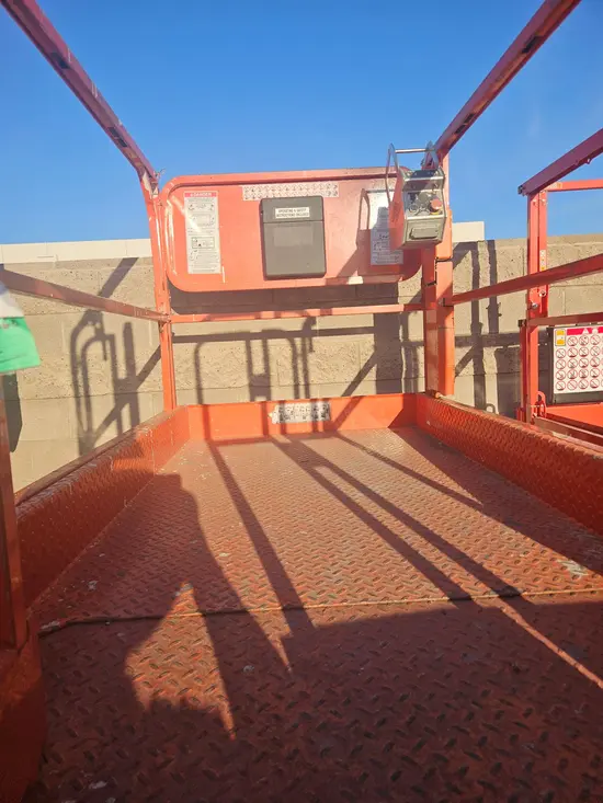 2017 Snorkel S4732E Scissor Lift
