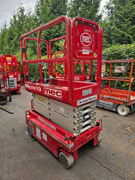 2018 MEC MICRO 19 Scissor Lift