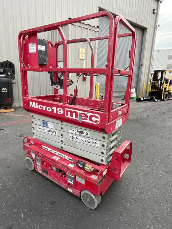 2018 MEC MICRO 19 Scissor Lift