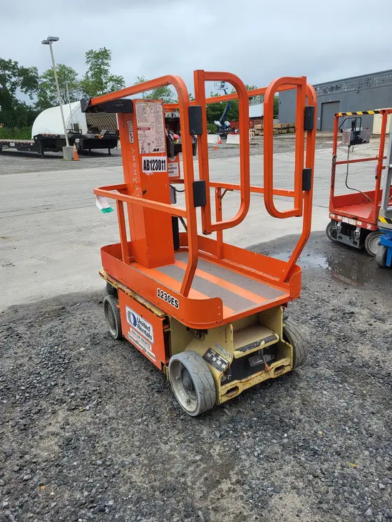2019 JLG 1230ES Self-Propelled One-Person Lift