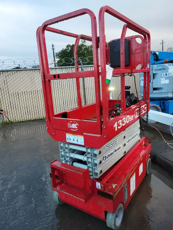 2017 MEC 1330SE Scissor Lift