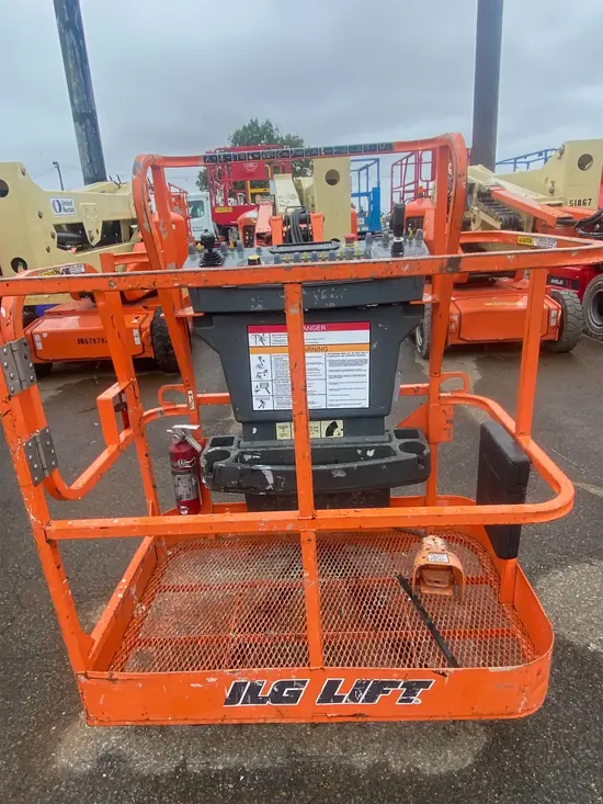 2016 JLG E400AJPN Articulating Boom Lift