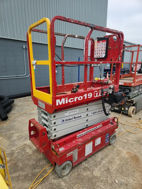 2018 MEC MICRO 19 Scissor Lift