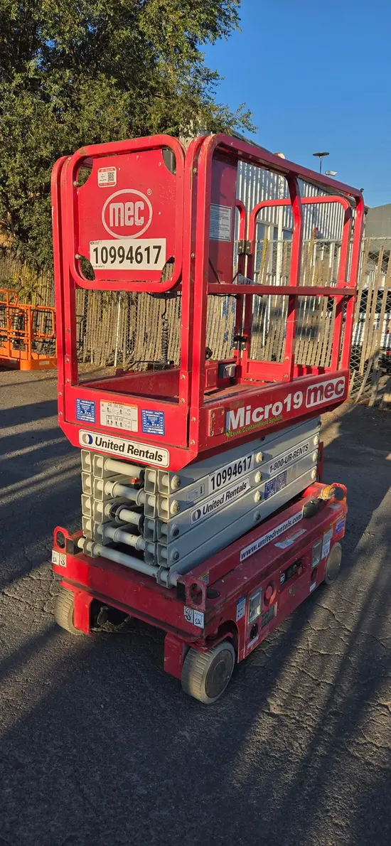 2019 MEC MICRO 19 Scissor Lift
