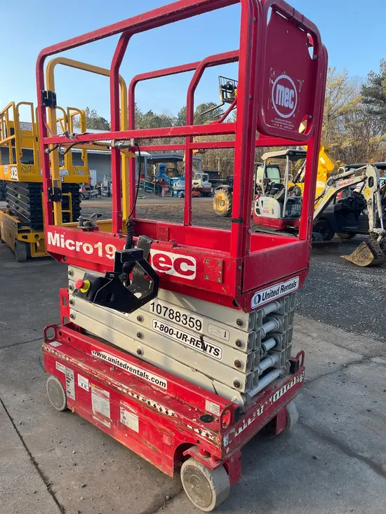 2018 MEC MICRO 19 Scissor Lift