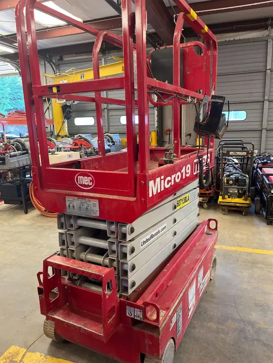 2018 MEC MICRO 19 Scissor Lift