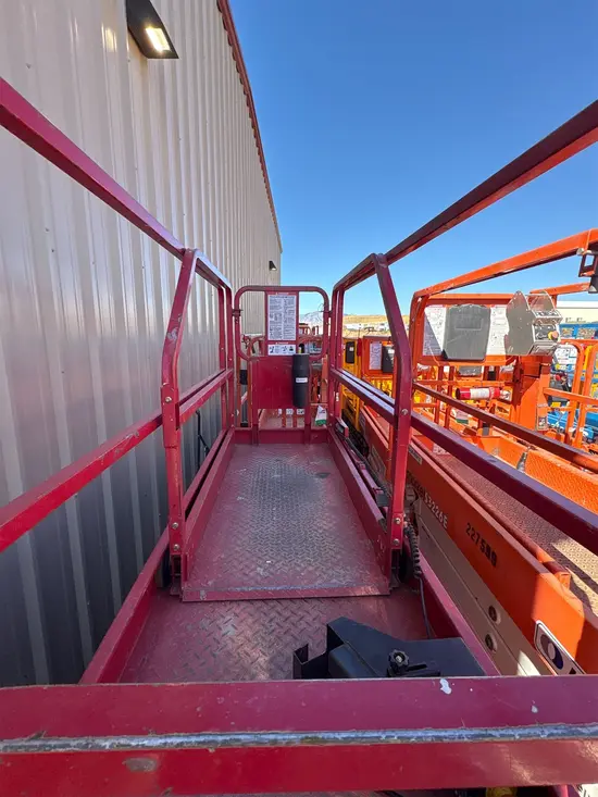 2019 MEC 2632SE Scissor Lift