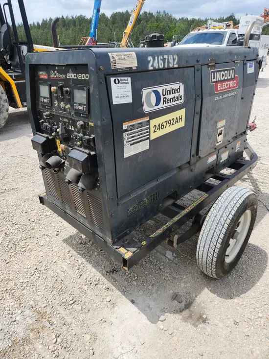 2020 Lincoln Electric DUAL MAVERICK Welder