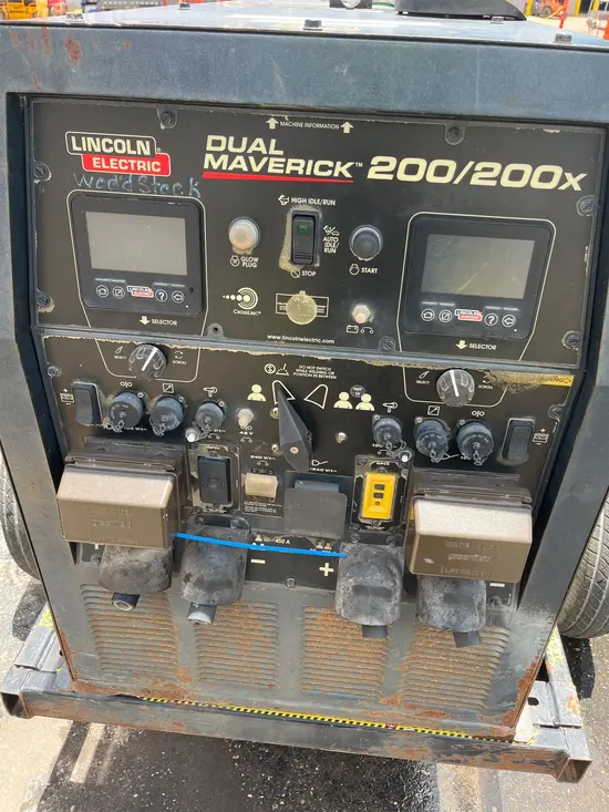 2020 Lincoln Electric DUAL MAVERICK Welder