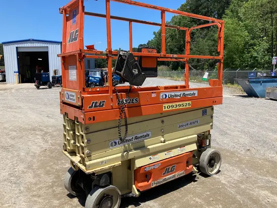 2019 JLG 2632ES Scissor Lift