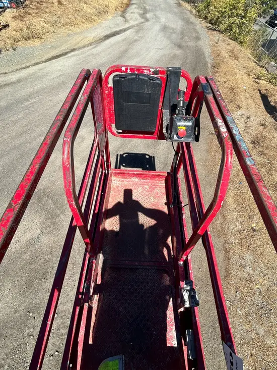 2018 MEC MICRO 19 Scissor Lift