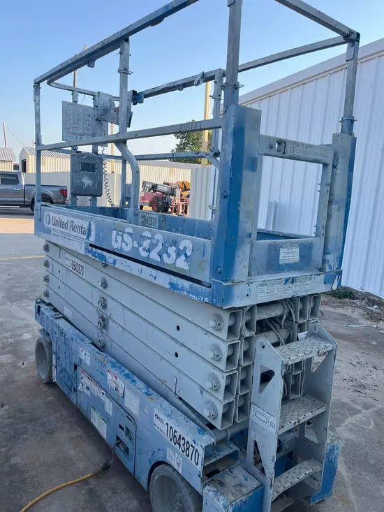 2017 Genie GS-3232 Scissor Lift