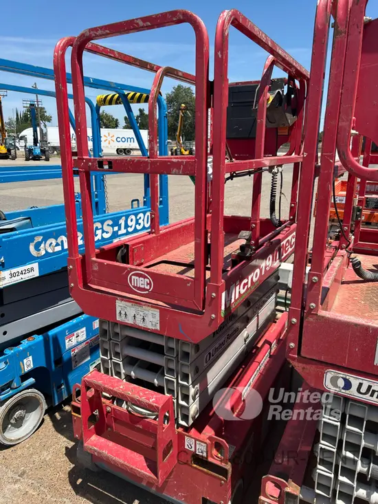 2019 MEC MICRO 19 Scissor Lift