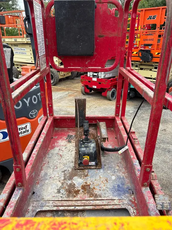 2017 MEC 1330SE Scissor Lift
