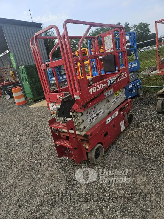 2018 MEC 1930SE Scissor Lift