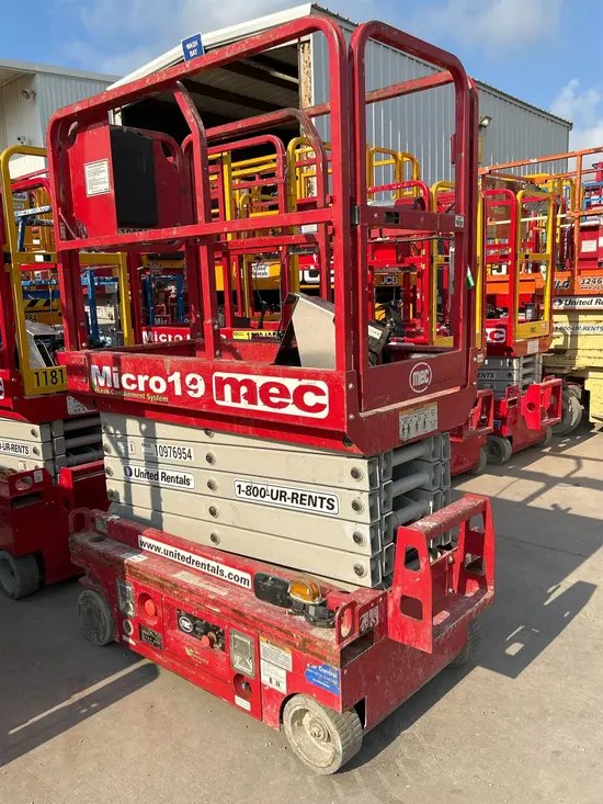 2019 MEC MICRO 19 Scissor Lift