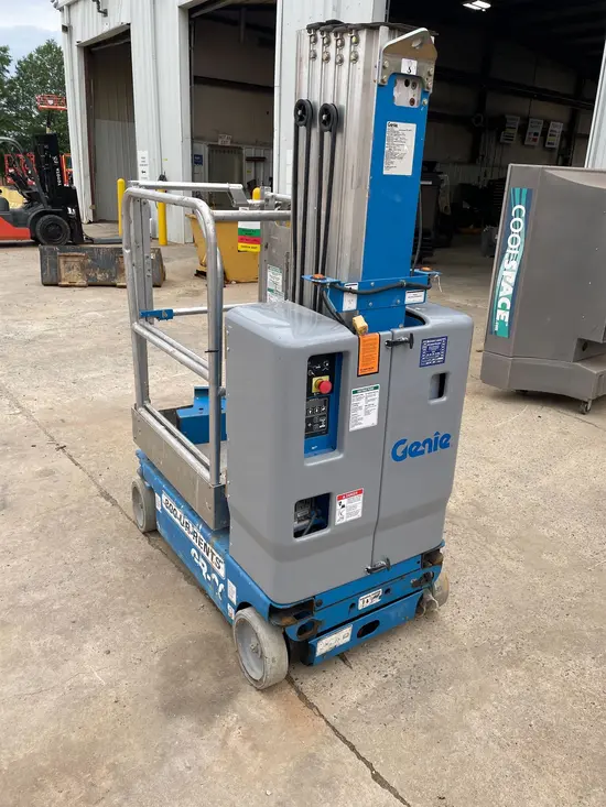 2017 Genie GR-20 Self-Propelled One-Person Lift
