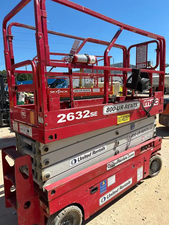 2018 MEC 2632SE Scissor Lift