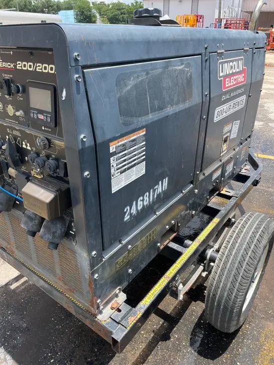 2020 Lincoln Electric DUAL MAVERICK Welder