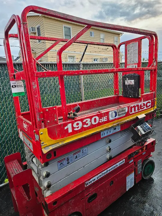 2018 MEC 1930SE Scissor Lift