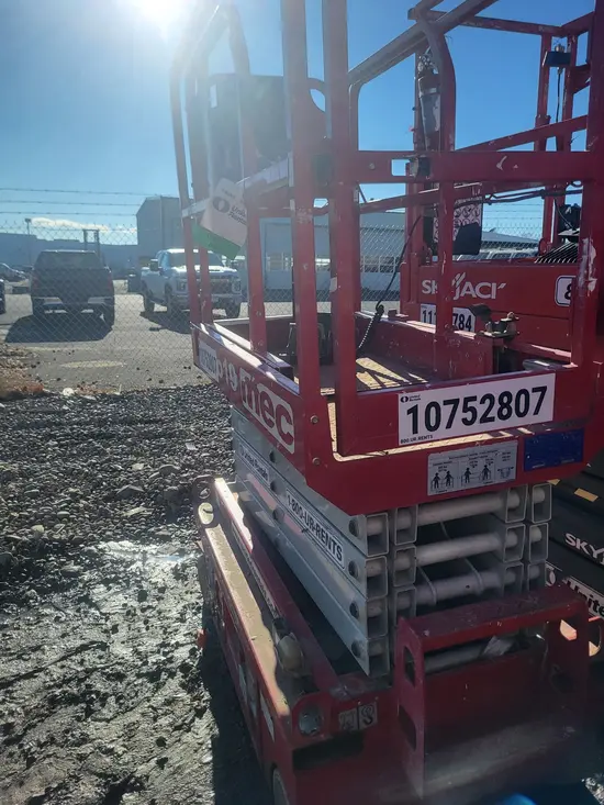 2018 MEC MICRO 19 Scissor Lift