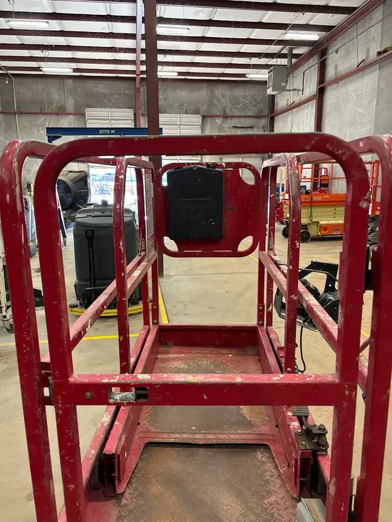 2018 MEC MICRO 19 Scissor Lift